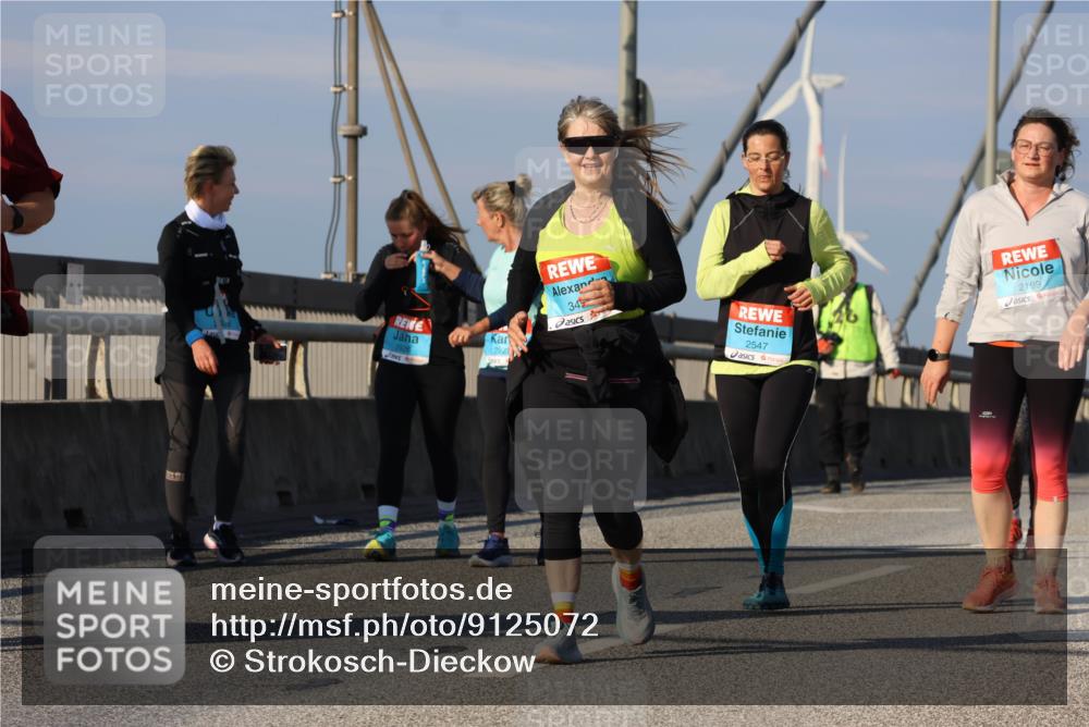 03.10.2025 - Köhlbrandbrückenlauf Strokosch-Dieckow http://msf.ph/oto/9125072 03.10.2025 10:06:56 Position 2 34, 2927, 2547, 2199 meine-sportfotos.de