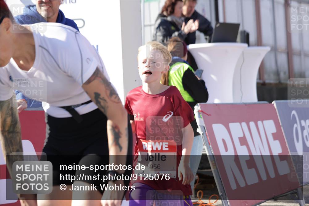 03.10.2025 - Köhlbrandbrückenlauf Jannik Wohlers http://msf.ph/oto/9125076 03.10.2025 13:06:49 Ziel 4405, 5798, 5963, 5971, 6056, 6061, 6089, 6721, 6745 meine-sportfotos.de