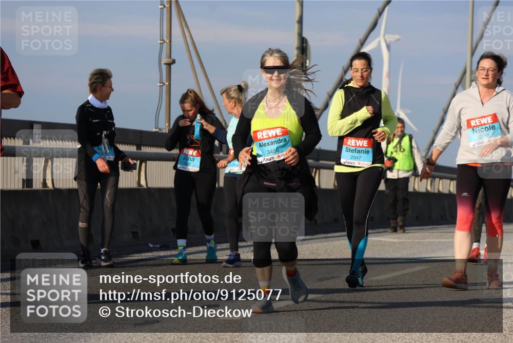 03.10.2025 - Köhlbrandbrückenlauf Strokosch-Dieckow http://msf.ph/oto/9125077 03.10.2025 10:06:56 Position 2 2926, 3456, 2547, 2199 meine-sportfotos.de