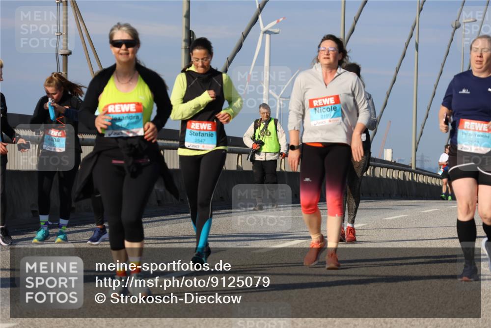 03.10.2025 - Köhlbrandbrückenlauf Strokosch-Dieckow http://msf.ph/oto/9125079 03.10.2025 10:06:57 Position 2 2547, 2199, 2501 meine-sportfotos.de