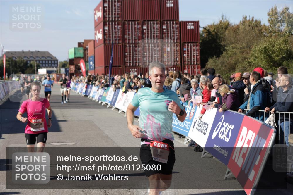 03.10.2025 - Köhlbrandbrückenlauf Jannik Wohlers http://msf.ph/oto/9125080 03.10.2025 13:06:53 Ziel 4152, 4249, 5963, 5971, 6056, 6089, 6745, 6799 meine-sportfotos.de