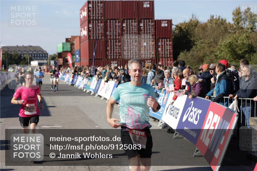 03.10.2025 - Köhlbrandbrückenlauf Jannik Wohlers http://msf.ph/oto/9125083 03.10.2025 13:06:53 Ziel 4152, 4249, 5963, 5971, 6056, 6089, 6745, 6799 meine-sportfotos.de