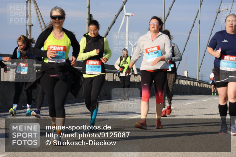 03.10.2025 - Köhlbrandbrückenlauf Strokosch-Dieckow http://msf.ph/oto/9125087 03.10.2025 10:06:57 Position 2 2547, 2199, 2501 meine-sportfotos.de
