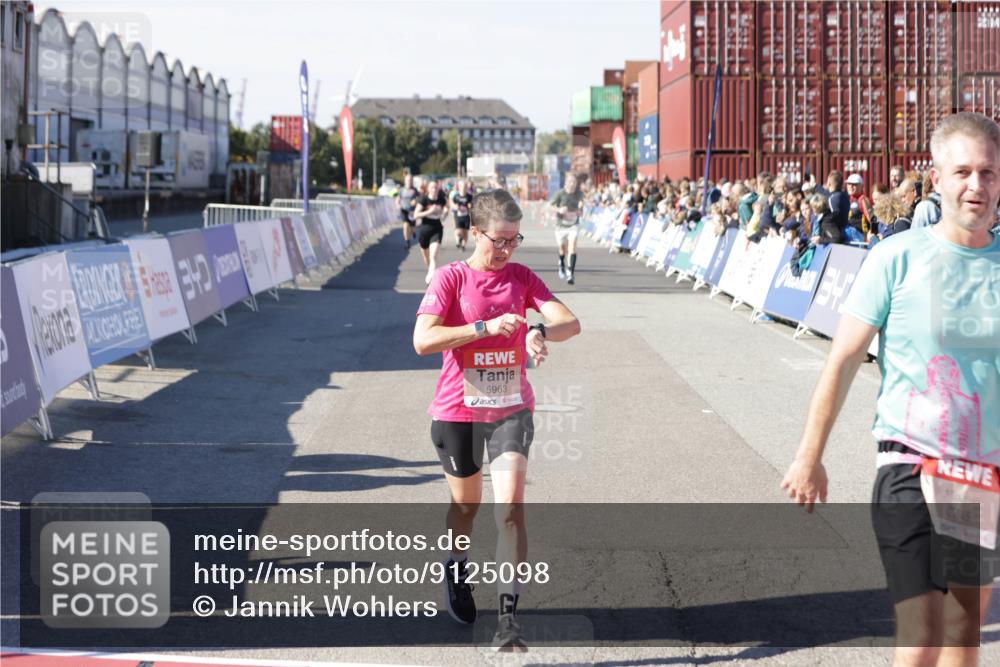 03.10.2025 - Köhlbrandbrückenlauf Jannik Wohlers http://msf.ph/oto/9125098 03.10.2025 13:06:53 Ziel 4152, 4249, 5963, 5971, 6056, 6089, 6745, 6799 meine-sportfotos.de
