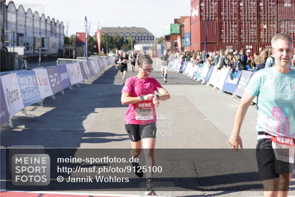 03.10.2025 - Köhlbrandbrückenlauf Jannik Wohlers http://msf.ph/oto/9125100 03.10.2025 13:06:54 Ziel 4152, 4249, 5963, 6056, 6089, 6745, 6799 meine-sportfotos.de