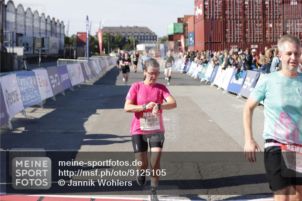 03.10.2025 - Köhlbrandbrückenlauf Jannik Wohlers http://msf.ph/oto/9125105 03.10.2025 13:06:54 Ziel 4152, 4249, 5963, 6056, 6089, 6745, 6799 meine-sportfotos.de