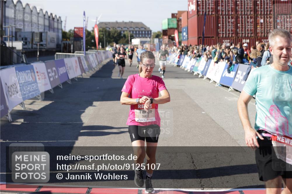03.10.2025 - Köhlbrandbrückenlauf Jannik Wohlers http://msf.ph/oto/9125107 03.10.2025 13:06:54 Ziel 4152, 4249, 5963, 6056, 6089, 6745, 6799 meine-sportfotos.de