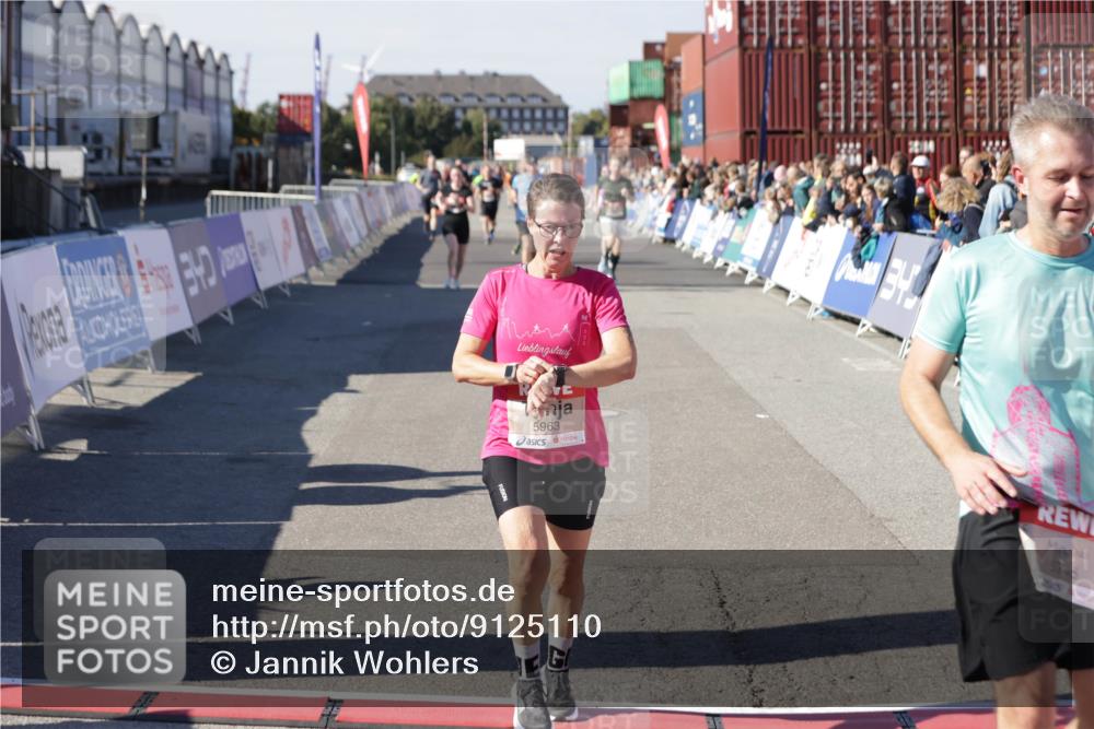 03.10.2025 - Köhlbrandbrückenlauf Jannik Wohlers http://msf.ph/oto/9125110 03.10.2025 13:06:54 Ziel 4152, 4249, 5963, 6056, 6089, 6745, 6799 meine-sportfotos.de