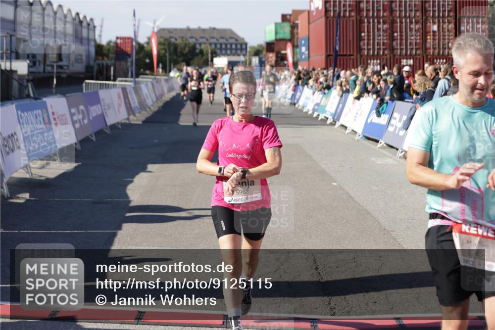 03.10.2025 - Köhlbrandbrückenlauf Jannik Wohlers http://msf.ph/oto/9125115 03.10.2025 13:06:54 Ziel 4152, 4249, 5963, 6056, 6089, 6745, 6799 meine-sportfotos.de