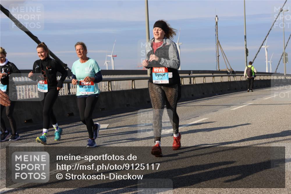 03.10.2025 - Köhlbrandbrückenlauf Strokosch-Dieckow http://msf.ph/oto/9125117 03.10.2025 10:07:04 Position 2 2926, 2927, 2426 meine-sportfotos.de