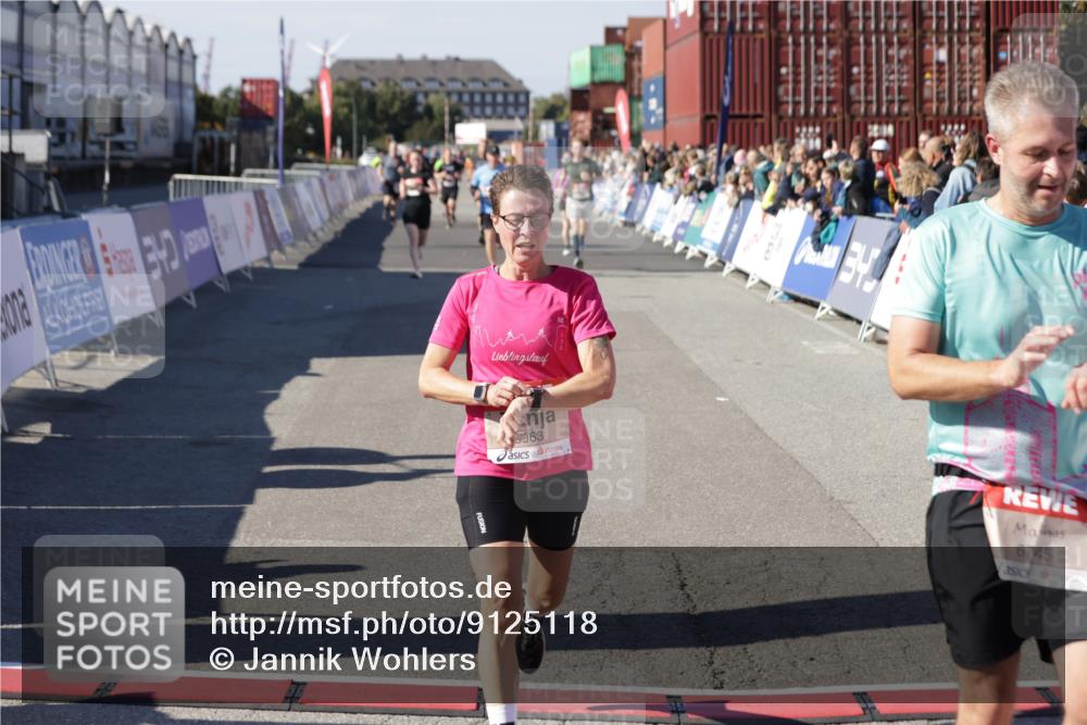 03.10.2025 - Köhlbrandbrückenlauf Jannik Wohlers http://msf.ph/oto/9125118 03.10.2025 13:06:54 Ziel 4152, 4249, 5963, 6056, 6089, 6745, 6799 meine-sportfotos.de