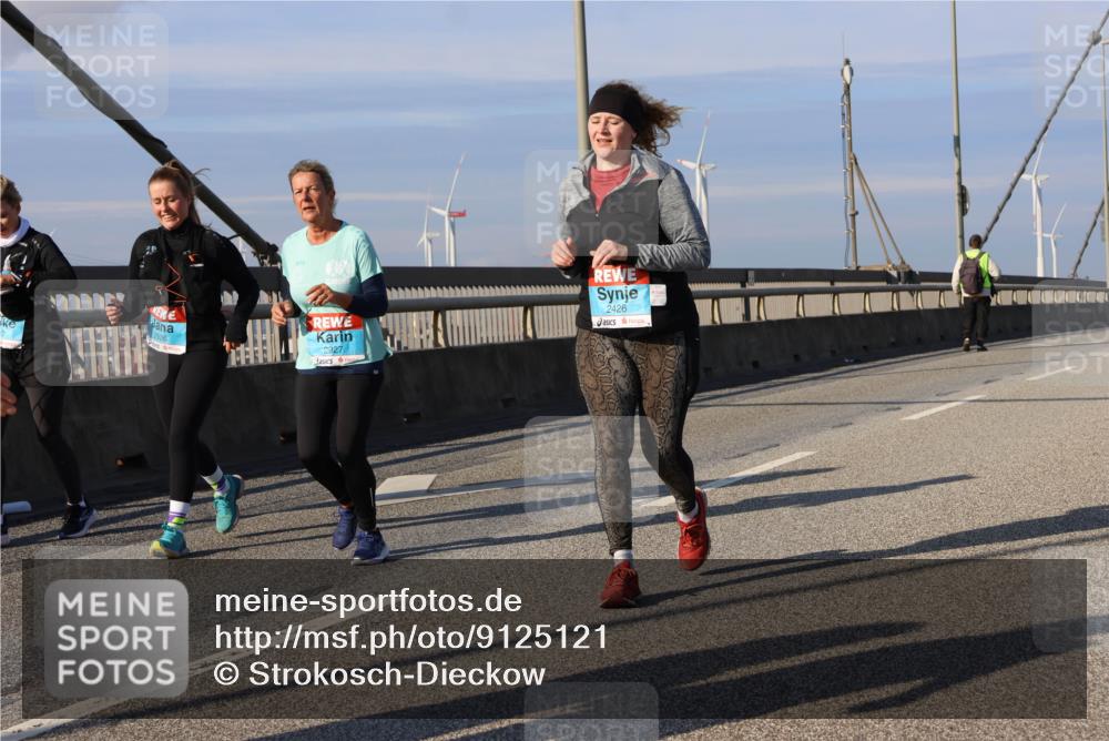 03.10.2025 - Köhlbrandbrückenlauf Strokosch-Dieckow http://msf.ph/oto/9125121 03.10.2025 10:07:04 Position 2 2926, 2927, 2426 meine-sportfotos.de