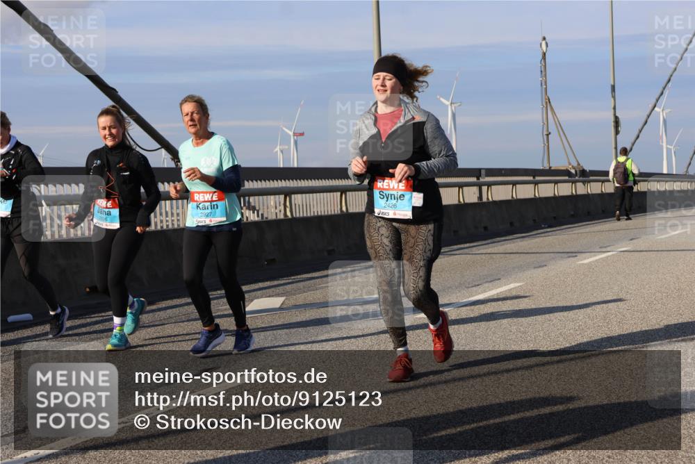 03.10.2025 - Köhlbrandbrückenlauf Strokosch-Dieckow http://msf.ph/oto/9125123 03.10.2025 10:07:04 Position 2 2926, 2927, 2426 meine-sportfotos.de