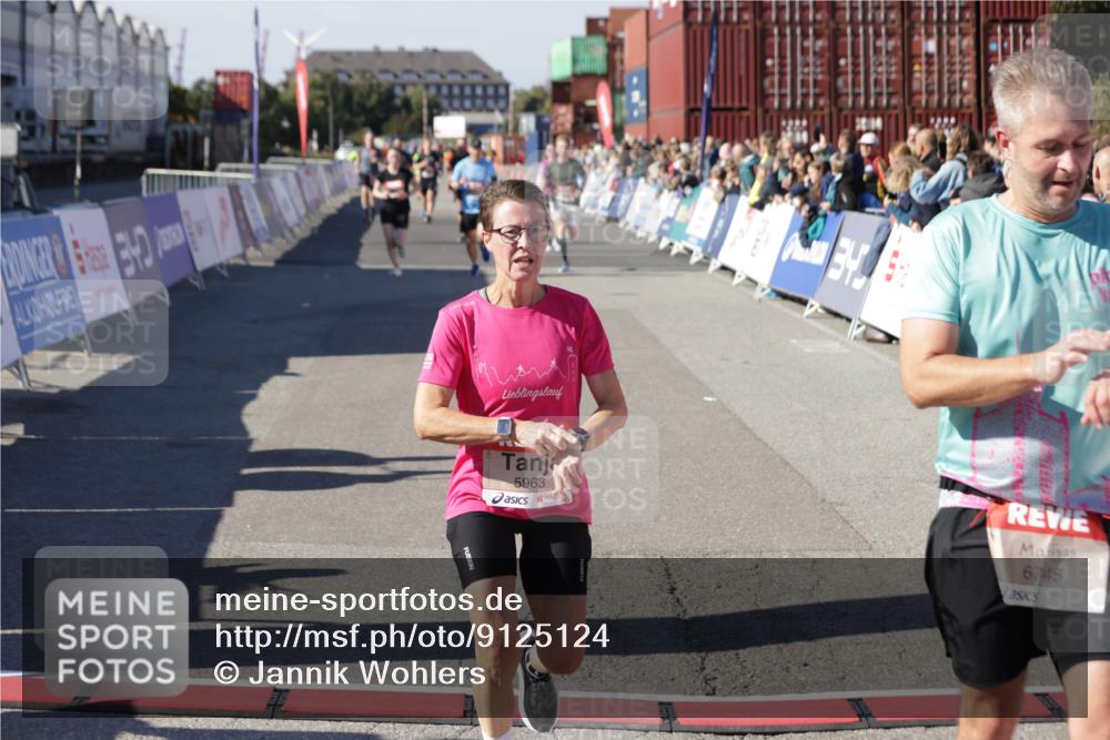 03.10.2025 - Köhlbrandbrückenlauf Jannik Wohlers http://msf.ph/oto/9125124 03.10.2025 13:06:54 Ziel 4152, 4249, 5963, 6056, 6089, 6745, 6799 meine-sportfotos.de
