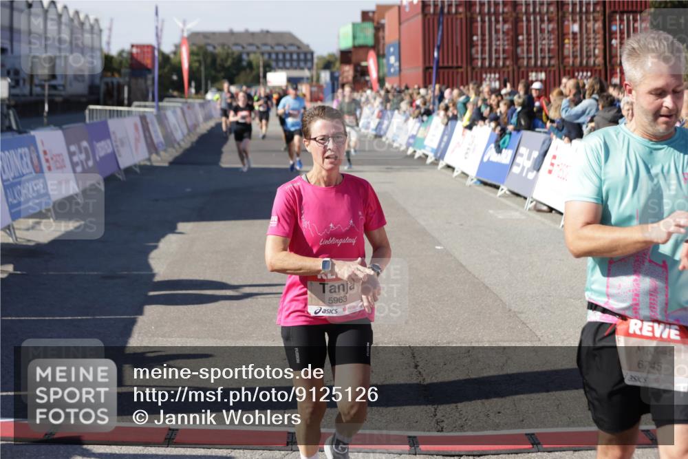 03.10.2025 - Köhlbrandbrückenlauf Jannik Wohlers http://msf.ph/oto/9125126 03.10.2025 13:06:54 Ziel 4152, 4249, 5963, 6056, 6089, 6745, 6799 meine-sportfotos.de