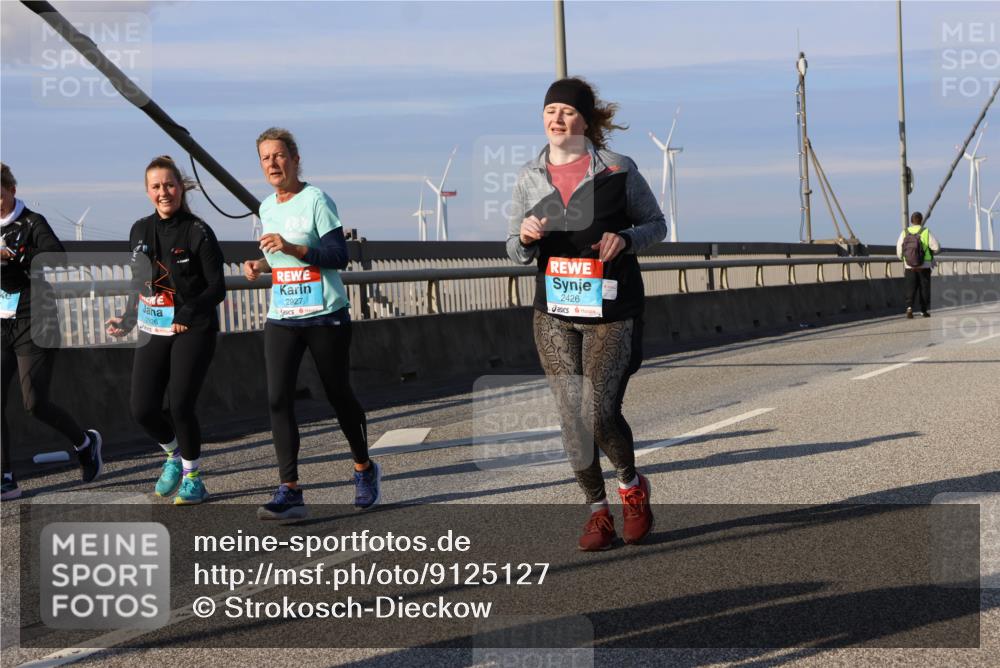 03.10.2025 - Köhlbrandbrückenlauf Strokosch-Dieckow http://msf.ph/oto/9125127 03.10.2025 10:07:05 Position 2 2926, 2927, 2426 meine-sportfotos.de