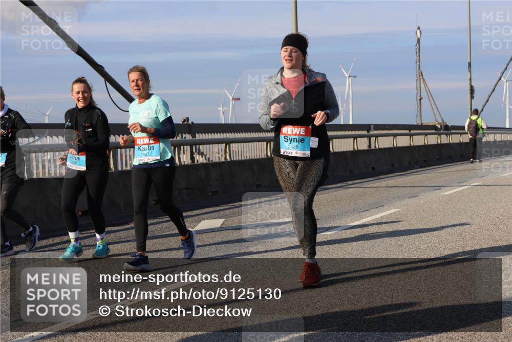 03.10.2025 - Köhlbrandbrückenlauf Strokosch-Dieckow http://msf.ph/oto/9125130 03.10.2025 10:07:05 Position 2 2926, 2927, 2426 meine-sportfotos.de