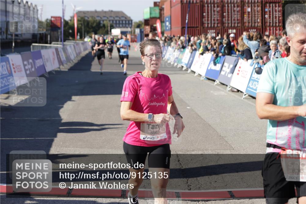 03.10.2025 - Köhlbrandbrückenlauf Jannik Wohlers http://msf.ph/oto/9125135 03.10.2025 13:06:54 Ziel 4152, 4249, 5963, 6056, 6089, 6745, 6799 meine-sportfotos.de