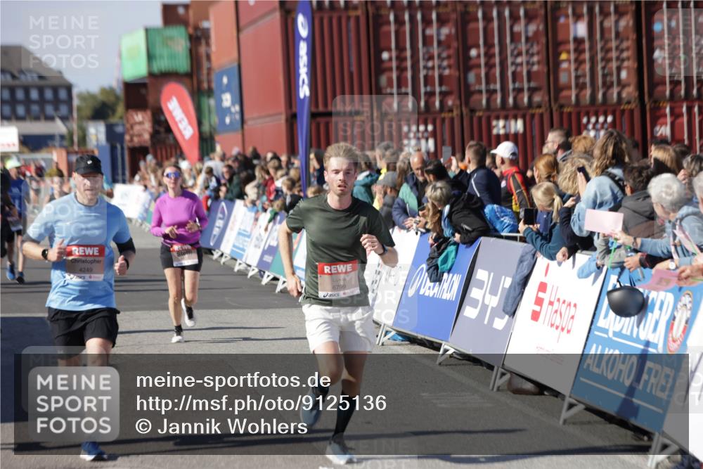 03.10.2025 - Köhlbrandbrückenlauf Jannik Wohlers http://msf.ph/oto/9125136 03.10.2025 13:06:57 Ziel 4152, 4249, 4451, 4588, 5963, 6056, 6423, 6745, 6799 meine-sportfotos.de