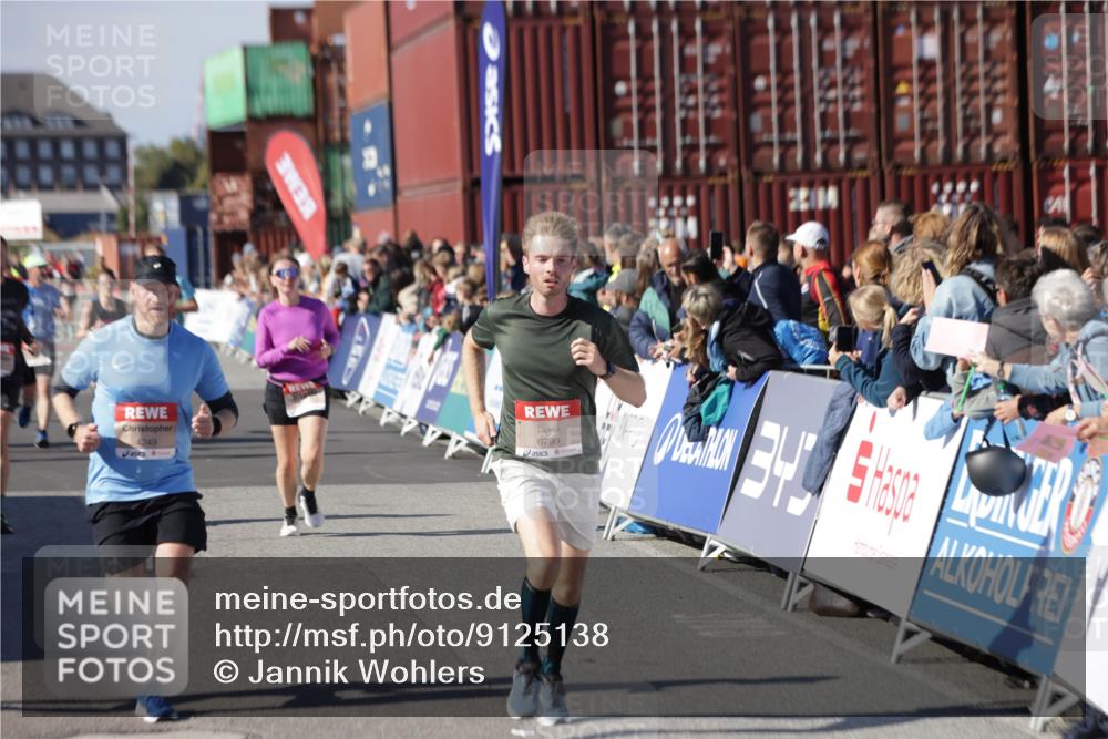 03.10.2025 - Köhlbrandbrückenlauf Jannik Wohlers http://msf.ph/oto/9125138 03.10.2025 13:06:57 Ziel 4152, 4249, 4451, 4588, 5963, 6056, 6423, 6745, 6799 meine-sportfotos.de