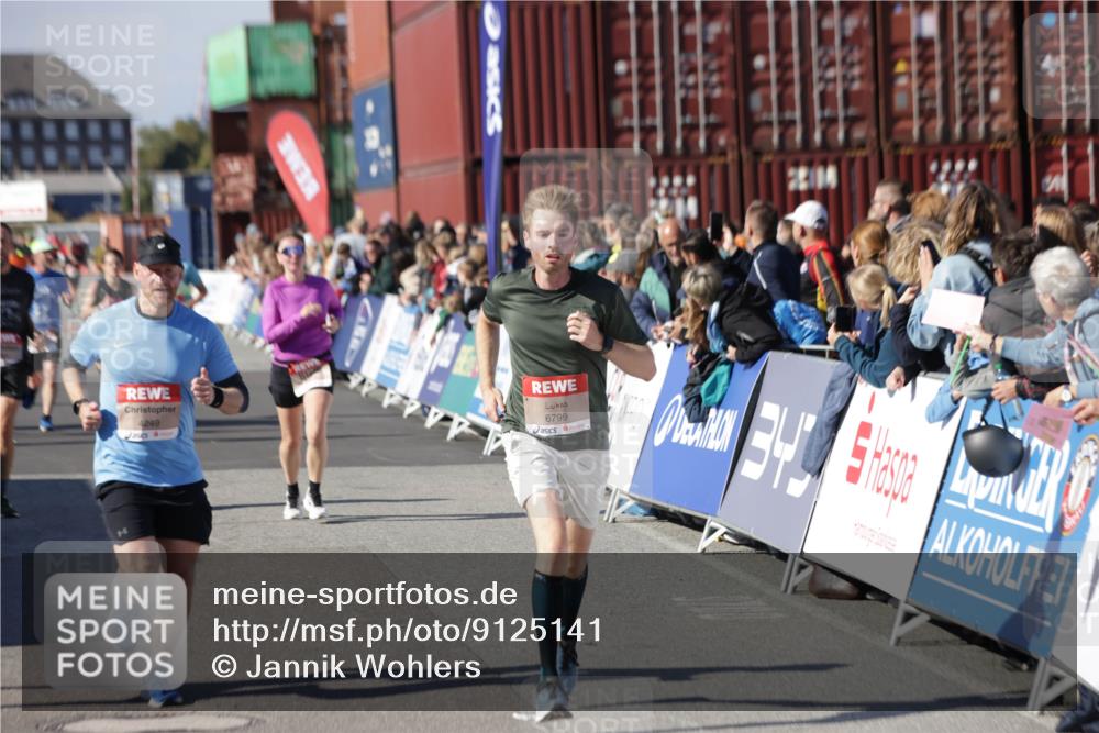 03.10.2025 - Köhlbrandbrückenlauf Jannik Wohlers http://msf.ph/oto/9125141 03.10.2025 13:06:57 Ziel 4152, 4249, 4451, 4588, 5963, 6056, 6423, 6745, 6799 meine-sportfotos.de