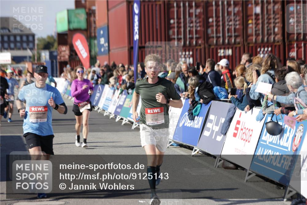 03.10.2025 - Köhlbrandbrückenlauf Jannik Wohlers http://msf.ph/oto/9125143 03.10.2025 13:06:57 Ziel 4152, 4249, 4451, 4588, 5963, 6056, 6423, 6745, 6799 meine-sportfotos.de