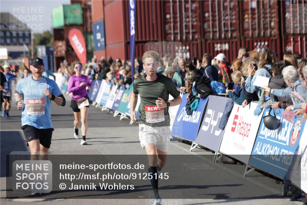 03.10.2025 - Köhlbrandbrückenlauf Jannik Wohlers http://msf.ph/oto/9125145 03.10.2025 13:06:57 Ziel 4152, 4249, 4451, 4588, 5963, 6056, 6423, 6745, 6799 meine-sportfotos.de