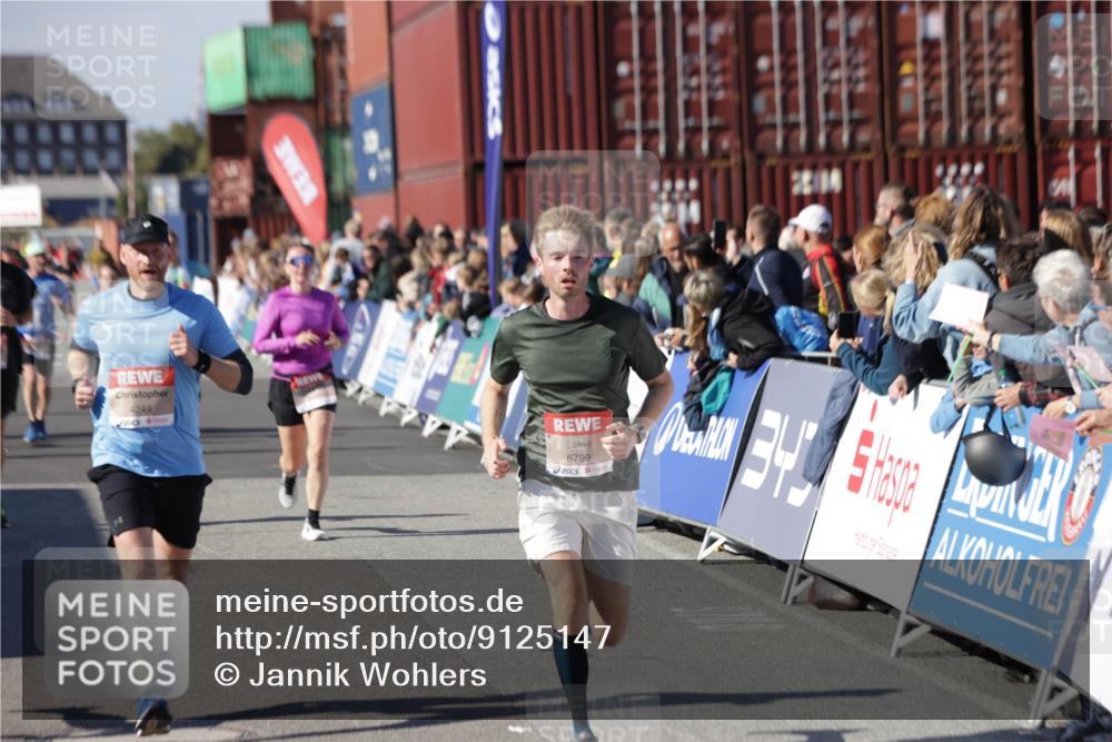 03.10.2025 - Köhlbrandbrückenlauf Jannik Wohlers http://msf.ph/oto/9125147 03.10.2025 13:06:57 Ziel 4152, 4249, 4451, 4588, 5963, 6056, 6423, 6745, 6799 meine-sportfotos.de