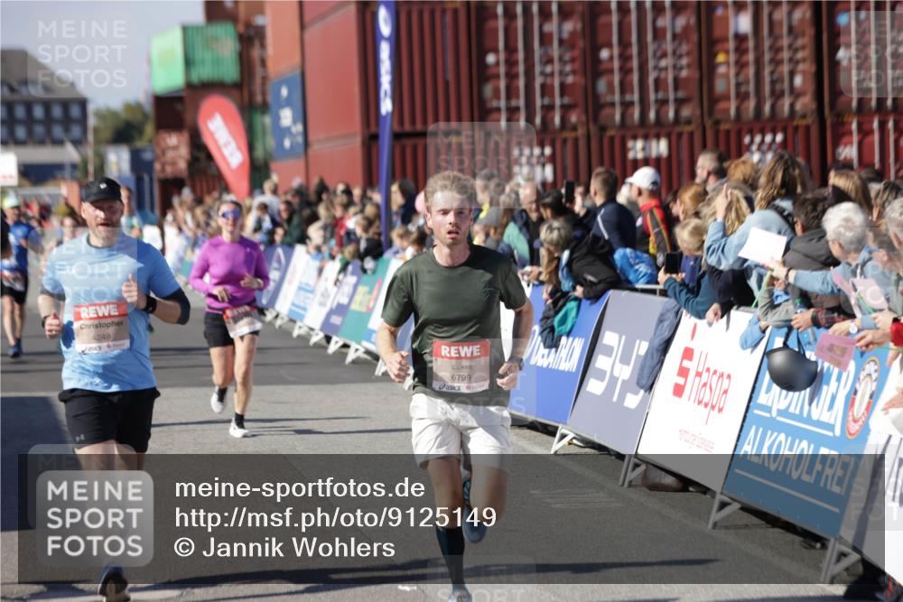 03.10.2025 - Köhlbrandbrückenlauf Jannik Wohlers http://msf.ph/oto/9125149 03.10.2025 13:06:58 Ziel 4152, 4249, 4451, 4588, 5963, 6056, 6423, 6427, 6745, 6799, 6822 meine-sportfotos.de