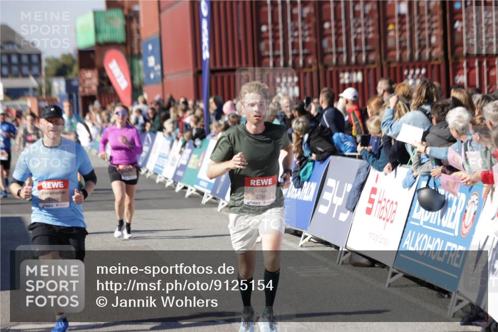 03.10.2025 - Köhlbrandbrückenlauf Jannik Wohlers http://msf.ph/oto/9125154 03.10.2025 13:06:58 Ziel 4152, 4249, 4451, 4588, 5963, 6056, 6423, 6427, 6745, 6799, 6822 meine-sportfotos.de