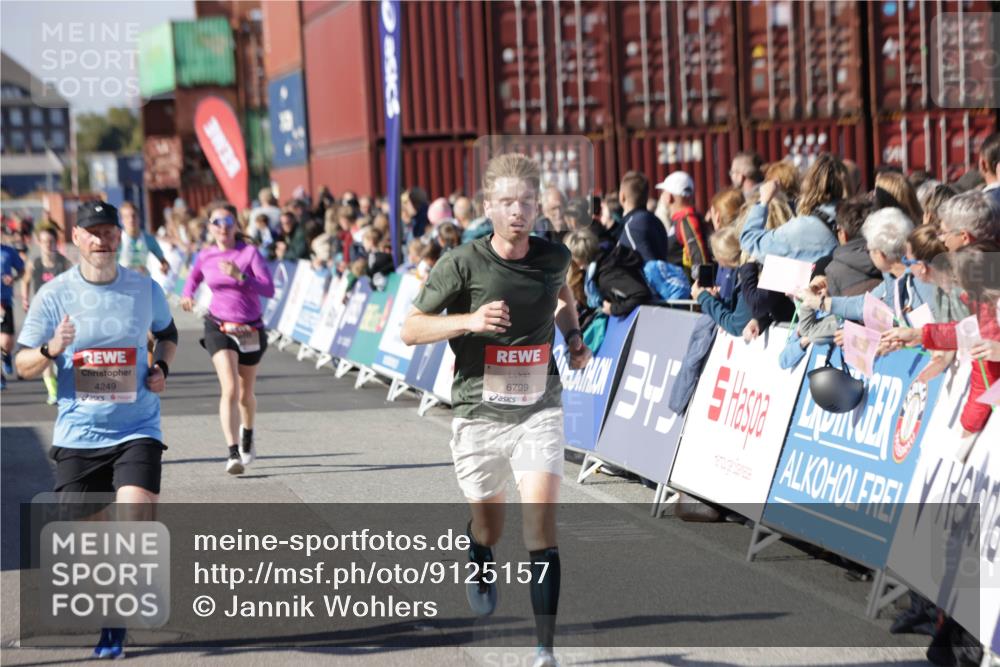 03.10.2025 - Köhlbrandbrückenlauf Jannik Wohlers http://msf.ph/oto/9125157 03.10.2025 13:06:58 Ziel 4152, 4249, 4451, 4588, 5963, 6056, 6423, 6427, 6745, 6799, 6822 meine-sportfotos.de