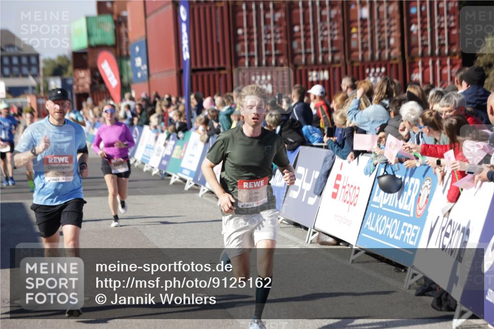 03.10.2025 - Köhlbrandbrückenlauf Jannik Wohlers http://msf.ph/oto/9125162 03.10.2025 13:06:58 Ziel 4152, 4249, 4451, 4588, 5963, 6056, 6423, 6427, 6745, 6799, 6822 meine-sportfotos.de