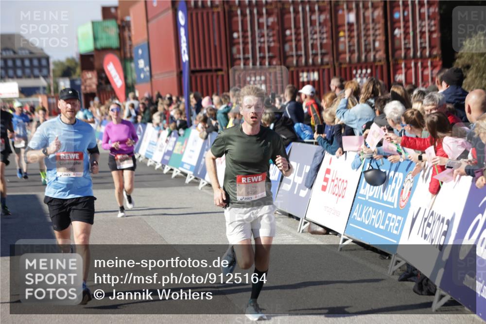 03.10.2025 - Köhlbrandbrückenlauf Jannik Wohlers http://msf.ph/oto/9125164 03.10.2025 13:06:58 Ziel 4152, 4249, 4451, 4588, 5963, 6056, 6423, 6427, 6745, 6799, 6822 meine-sportfotos.de