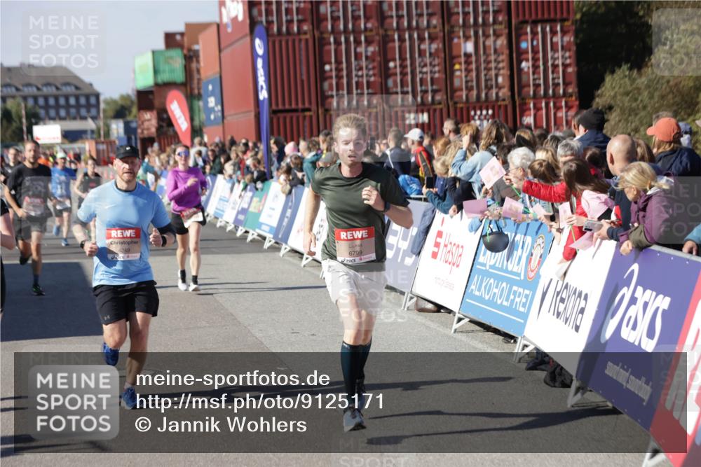 03.10.2025 - Köhlbrandbrückenlauf Jannik Wohlers http://msf.ph/oto/9125171 03.10.2025 13:06:58 Ziel 4152, 4249, 4451, 4588, 5963, 6056, 6423, 6427, 6745, 6799, 6822 meine-sportfotos.de