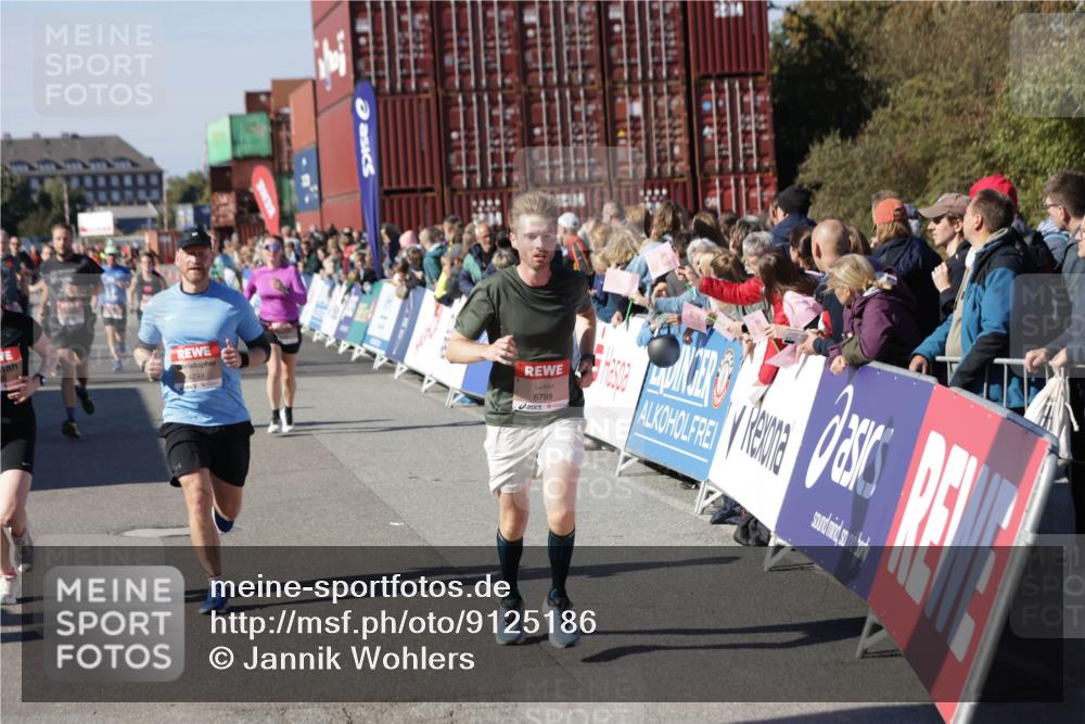 03.10.2025 - Köhlbrandbrückenlauf Jannik Wohlers http://msf.ph/oto/9125186 03.10.2025 13:06:58 Ziel 4152, 4249, 4451, 4588, 5963, 6056, 6423, 6427, 6745, 6799, 6822 meine-sportfotos.de