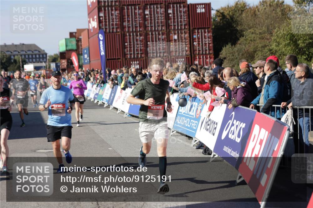 03.10.2025 - Köhlbrandbrückenlauf Jannik Wohlers http://msf.ph/oto/9125191 03.10.2025 13:06:58 Ziel 4152, 4249, 4451, 4588, 5963, 6056, 6423, 6427, 6745, 6799, 6822 meine-sportfotos.de
