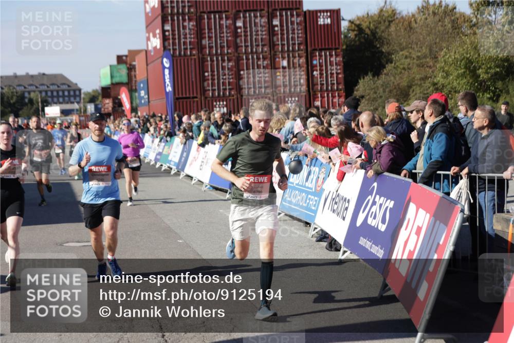 03.10.2025 - Köhlbrandbrückenlauf Jannik Wohlers http://msf.ph/oto/9125194 03.10.2025 13:06:59 Ziel 4152, 4249, 4451, 4588, 5963, 6423, 6427, 6745, 6799, 6822 meine-sportfotos.de