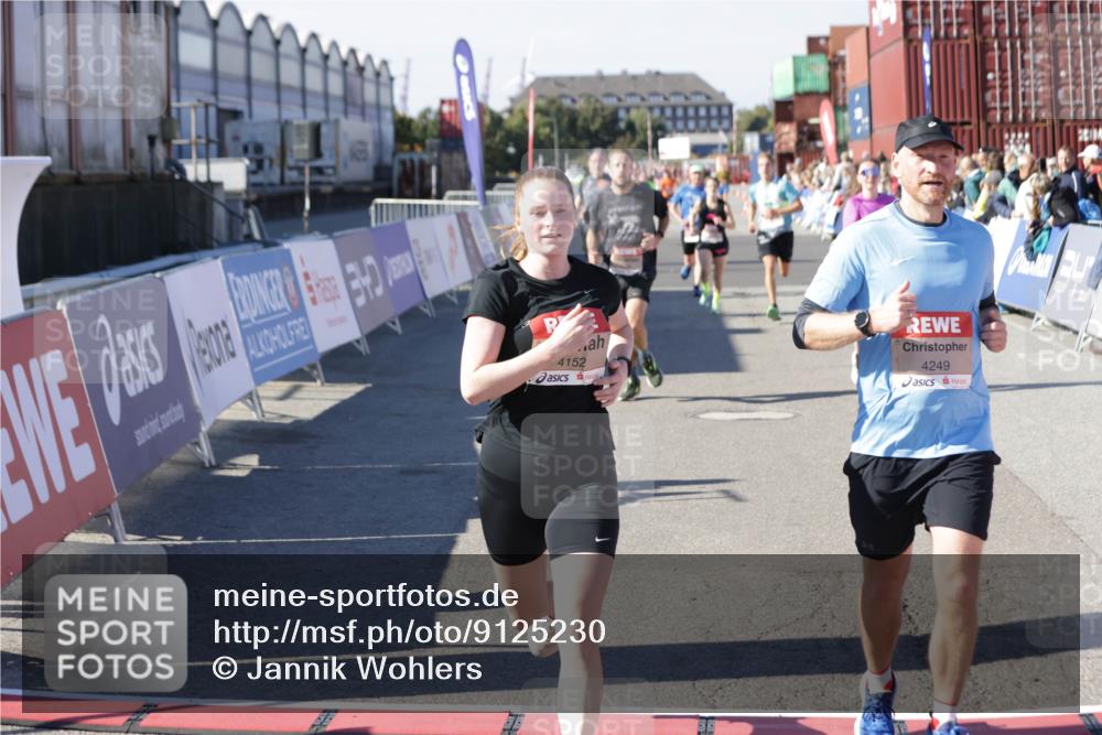 03.10.2025 - Köhlbrandbrückenlauf Jannik Wohlers http://msf.ph/oto/9125230 03.10.2025 13:07:00 Ziel 4152, 4249, 4451, 4588, 4804, 5963, 6065, 6423, 6427, 6745, 6799, 6822 meine-sportfotos.de
