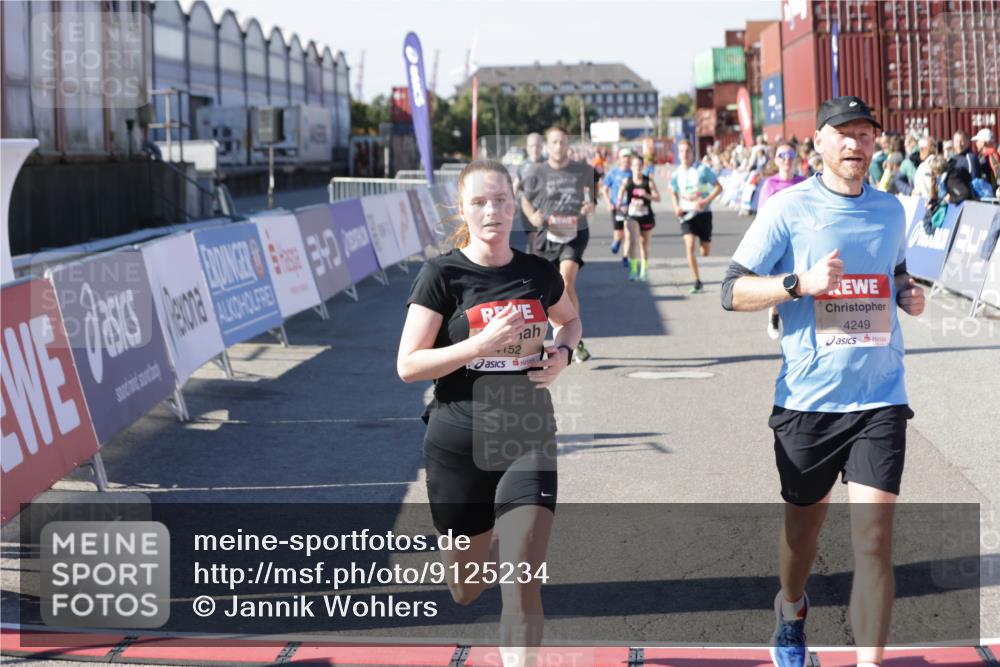 03.10.2025 - Köhlbrandbrückenlauf Jannik Wohlers http://msf.ph/oto/9125234 03.10.2025 13:07:00 Ziel 4152, 4249, 4451, 4588, 4804, 5963, 6065, 6423, 6427, 6745, 6799, 6822 meine-sportfotos.de