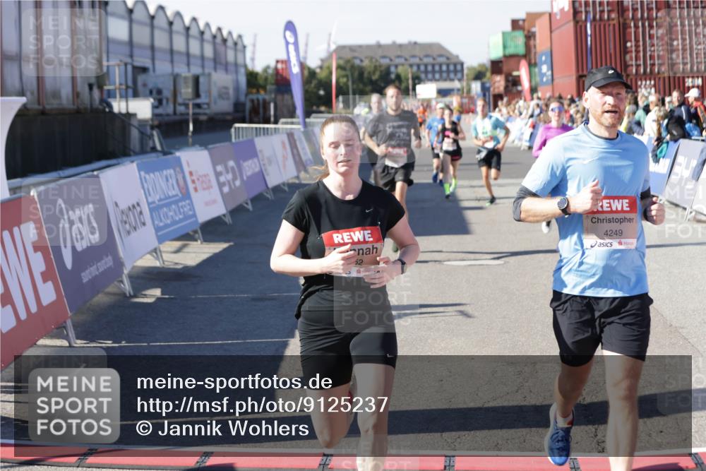 03.10.2025 - Köhlbrandbrückenlauf Jannik Wohlers http://msf.ph/oto/9125237 03.10.2025 13:07:00 Ziel 4152, 4249, 4451, 4588, 4804, 5963, 6065, 6423, 6427, 6745, 6799, 6822 meine-sportfotos.de