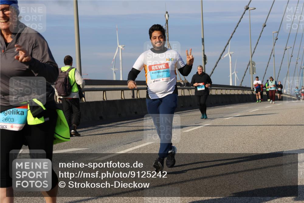 03.10.2025 - Köhlbrandbrückenlauf Strokosch-Dieckow http://msf.ph/oto/9125242 03.10.2025 10:07:26 Position 2 2603, 3347 meine-sportfotos.de