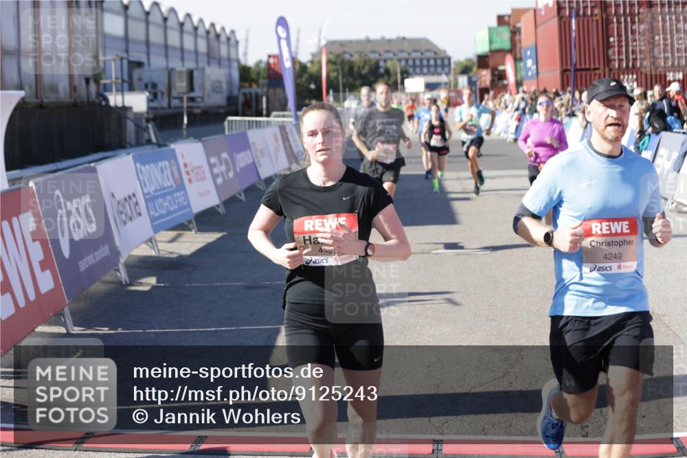 03.10.2025 - Köhlbrandbrückenlauf Jannik Wohlers http://msf.ph/oto/9125243 03.10.2025 13:07:00 Ziel 4152, 4249, 4451, 4588, 4804, 5963, 6065, 6423, 6427, 6745, 6799, 6822 meine-sportfotos.de