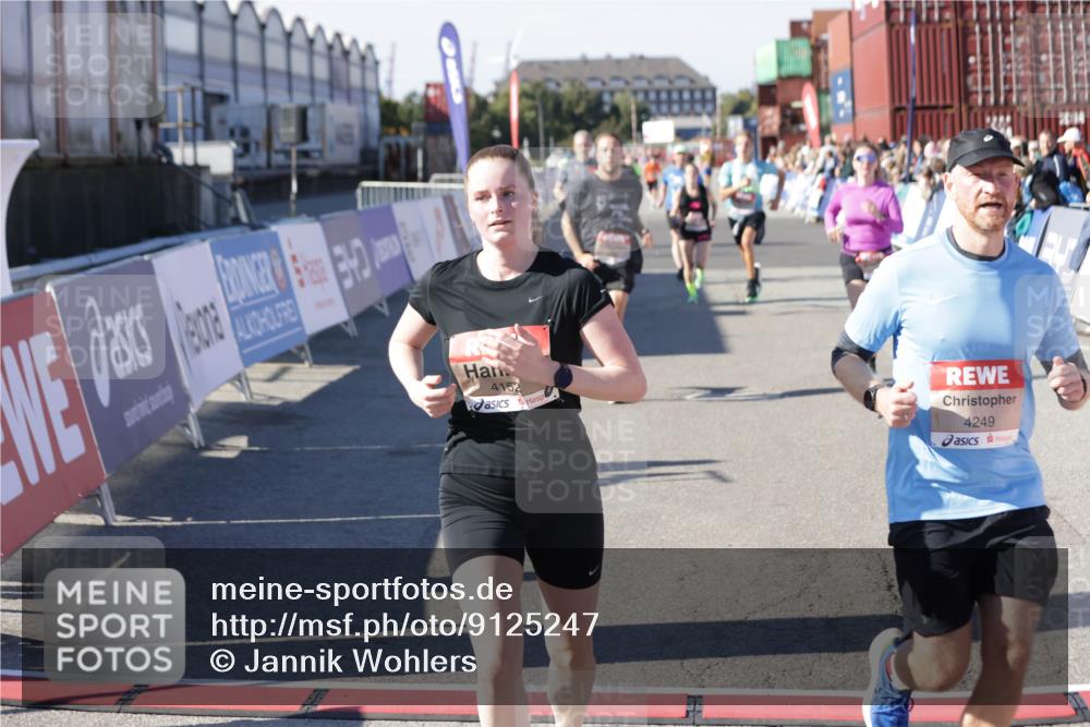 03.10.2025 - Köhlbrandbrückenlauf Jannik Wohlers http://msf.ph/oto/9125247 03.10.2025 13:07:00 Ziel 4152, 4249, 4451, 4588, 4804, 5963, 6065, 6423, 6427, 6745, 6799, 6822 meine-sportfotos.de