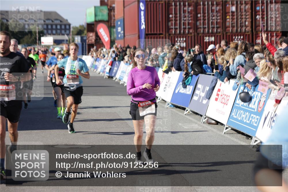 03.10.2025 - Köhlbrandbrückenlauf Jannik Wohlers http://msf.ph/oto/9125256 03.10.2025 13:07:01 Ziel 4152, 4249, 4451, 4588, 4804, 5963, 6065, 6423, 6427, 6745, 6799, 6822 meine-sportfotos.de