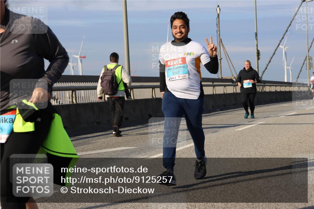 03.10.2025 - Köhlbrandbrückenlauf Strokosch-Dieckow http://msf.ph/oto/9125257 03.10.2025 10:07:27 Position 2 3, 3347 meine-sportfotos.de
