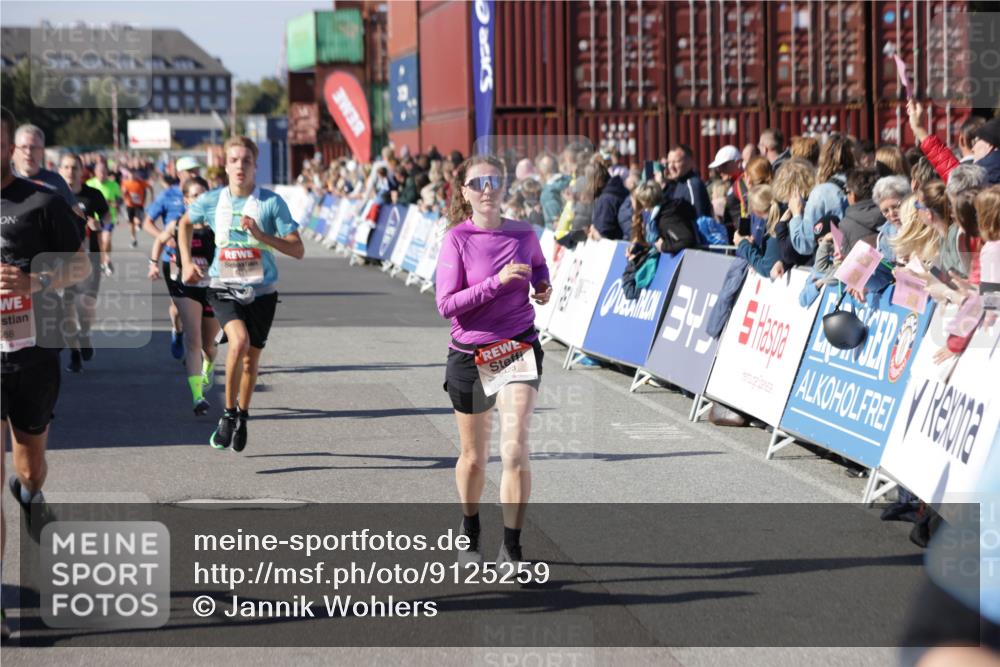 03.10.2025 - Köhlbrandbrückenlauf Jannik Wohlers http://msf.ph/oto/9125259 03.10.2025 13:07:01 Ziel 4152, 4249, 4451, 4588, 4804, 5963, 6065, 6423, 6427, 6745, 6799, 6822 meine-sportfotos.de
