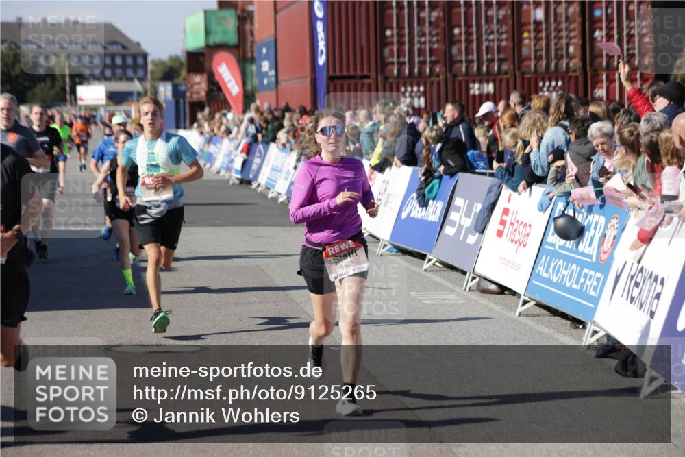 03.10.2025 - Köhlbrandbrückenlauf Jannik Wohlers http://msf.ph/oto/9125265 03.10.2025 13:07:01 Ziel 4152, 4249, 4451, 4588, 4804, 5963, 6065, 6423, 6427, 6745, 6799, 6822 meine-sportfotos.de