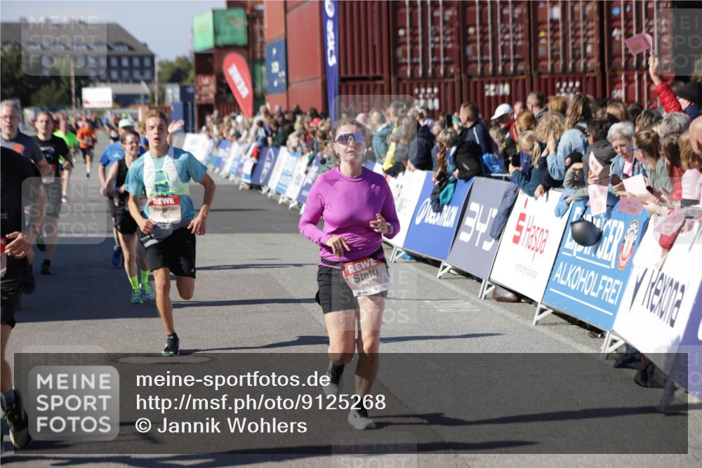 03.10.2025 - Köhlbrandbrückenlauf Jannik Wohlers http://msf.ph/oto/9125268 03.10.2025 13:07:02 Ziel 4152, 4249, 4444, 4451, 4588, 4804, 5963, 6065, 6423, 6427, 6745, 6799, 6822 meine-sportfotos.de