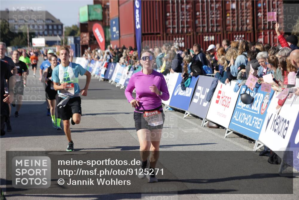 03.10.2025 - Köhlbrandbrückenlauf Jannik Wohlers http://msf.ph/oto/9125271 03.10.2025 13:07:02 Ziel 4152, 4249, 4444, 4451, 4588, 4804, 5963, 6065, 6423, 6427, 6745, 6799, 6822 meine-sportfotos.de
