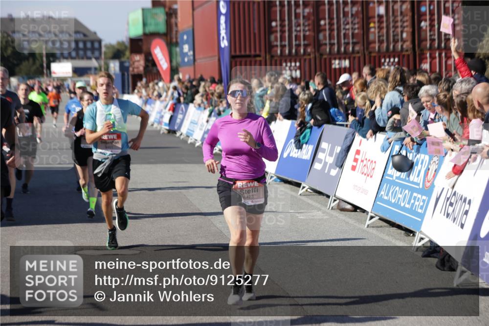 03.10.2025 - Köhlbrandbrückenlauf Jannik Wohlers http://msf.ph/oto/9125277 03.10.2025 13:07:02 Ziel 4152, 4249, 4444, 4451, 4588, 4804, 5963, 6065, 6423, 6427, 6745, 6799, 6822 meine-sportfotos.de